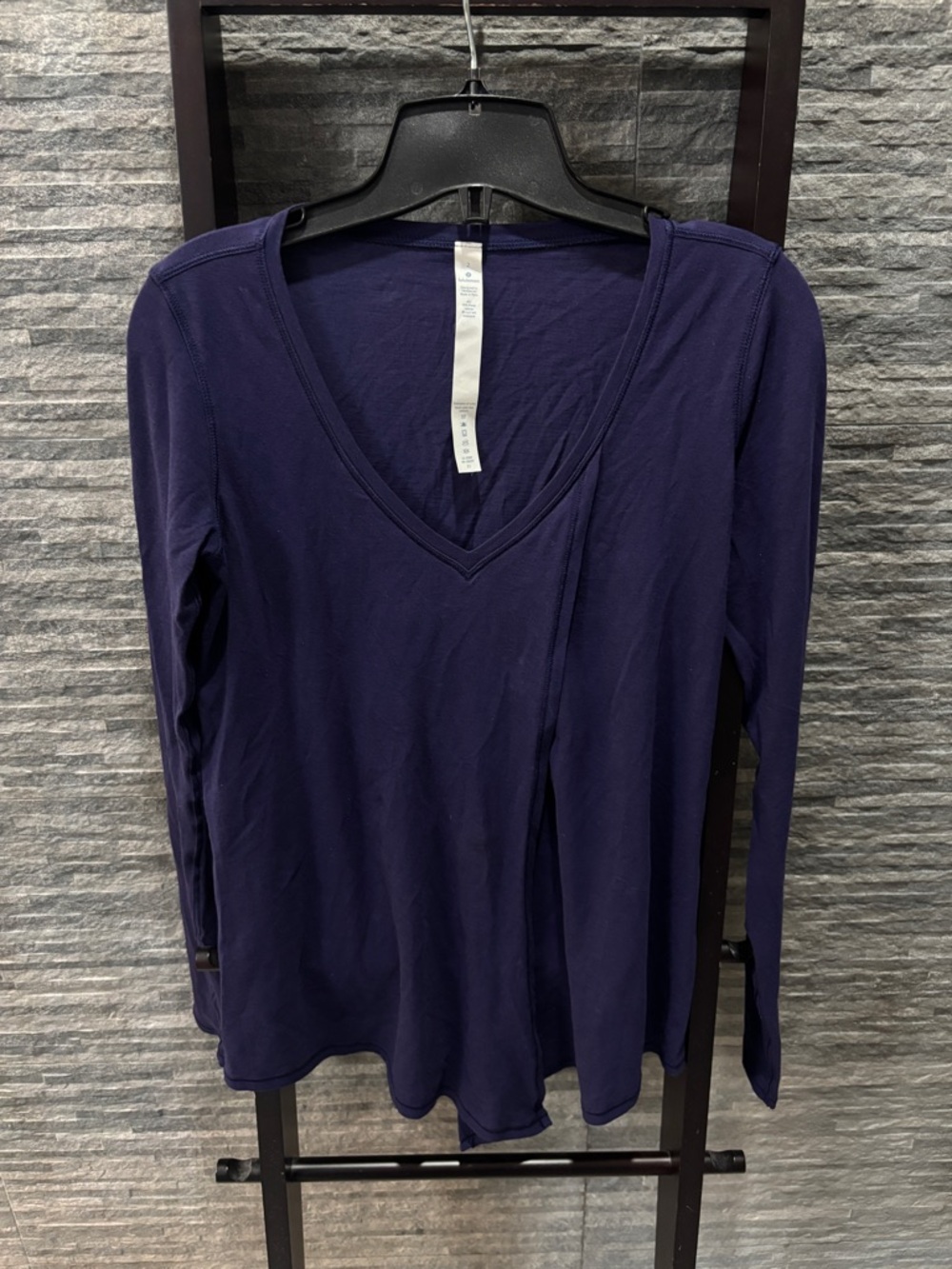 LululemonWomen's V-Neck Long Sleeve Top - purple